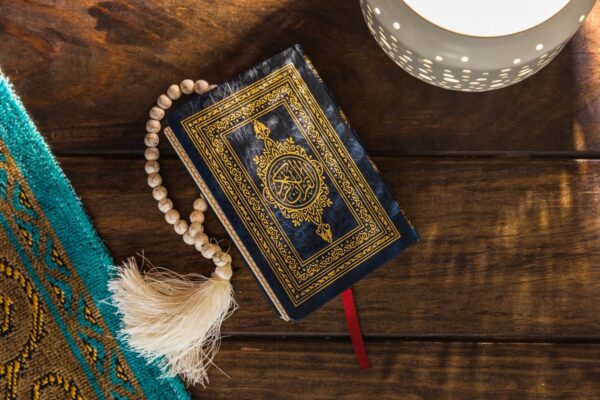 lamp-mat-near-quran (1)-min
